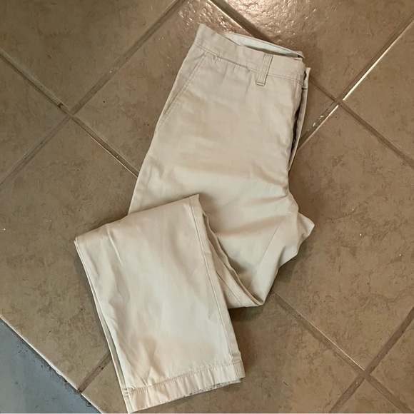 3/$20 J. Crew classic fit Kaki pant 30x30 - Picture 11 of 11